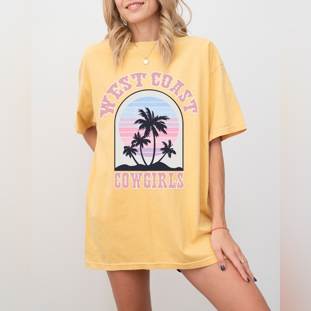 ⬇️ PRICE CUT ⬇️ Comfort Colors Coastal Cowgirl West Coast Retro Graphic Tshirt - Picture 4 of 10